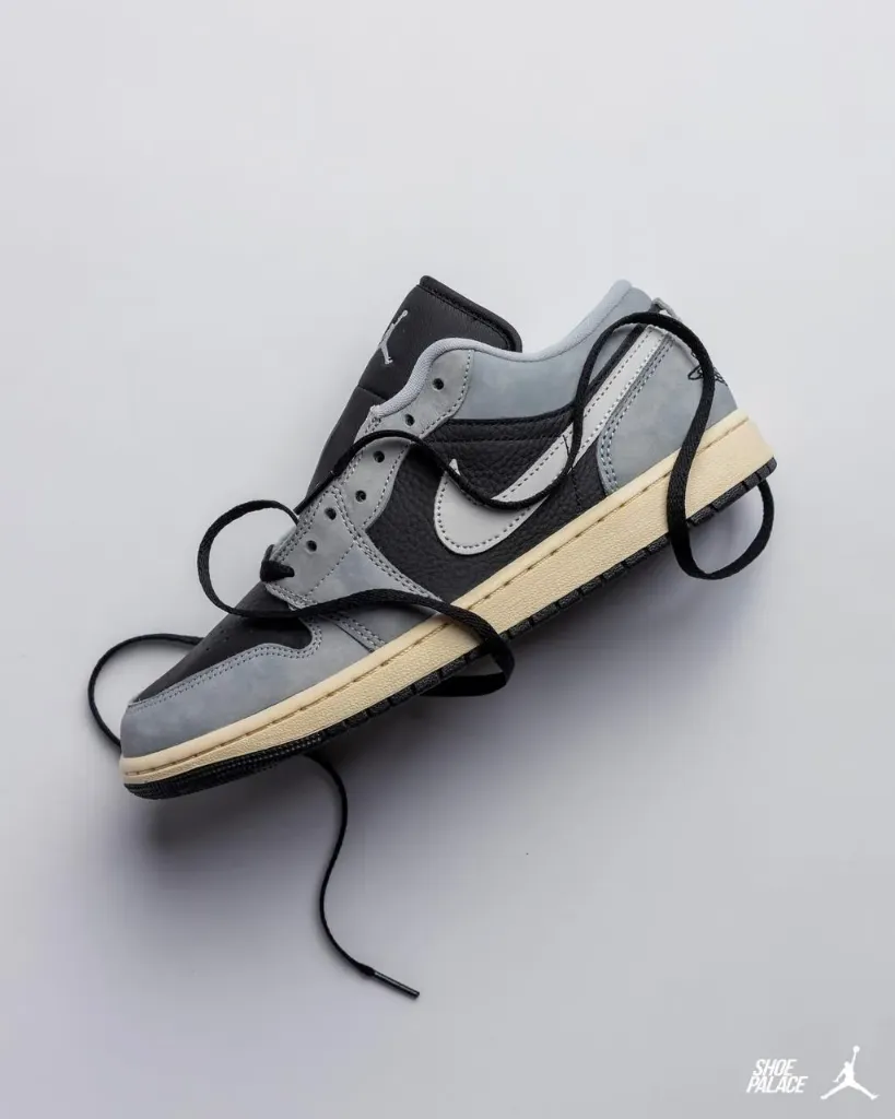 JORDAN ⁠RETRO 1 LOW ‘REVERSE SHADOW’ (40)