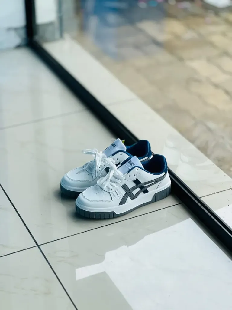 Asics (7, White-Grey)