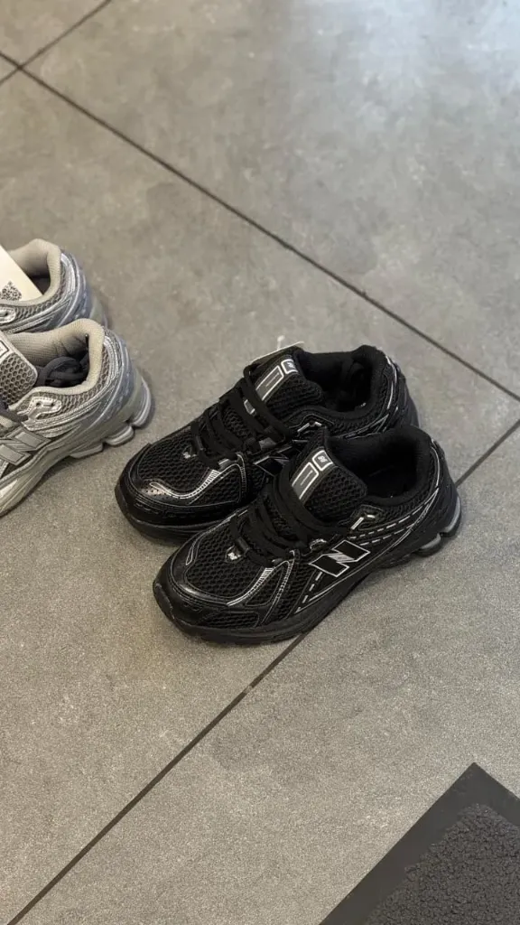 New Balance Shoes (Black, 40)