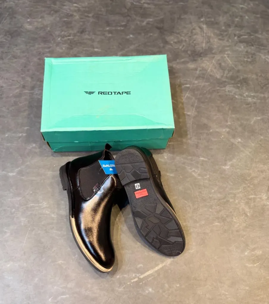 RED TAPE CHELSEA BOOTS (40)