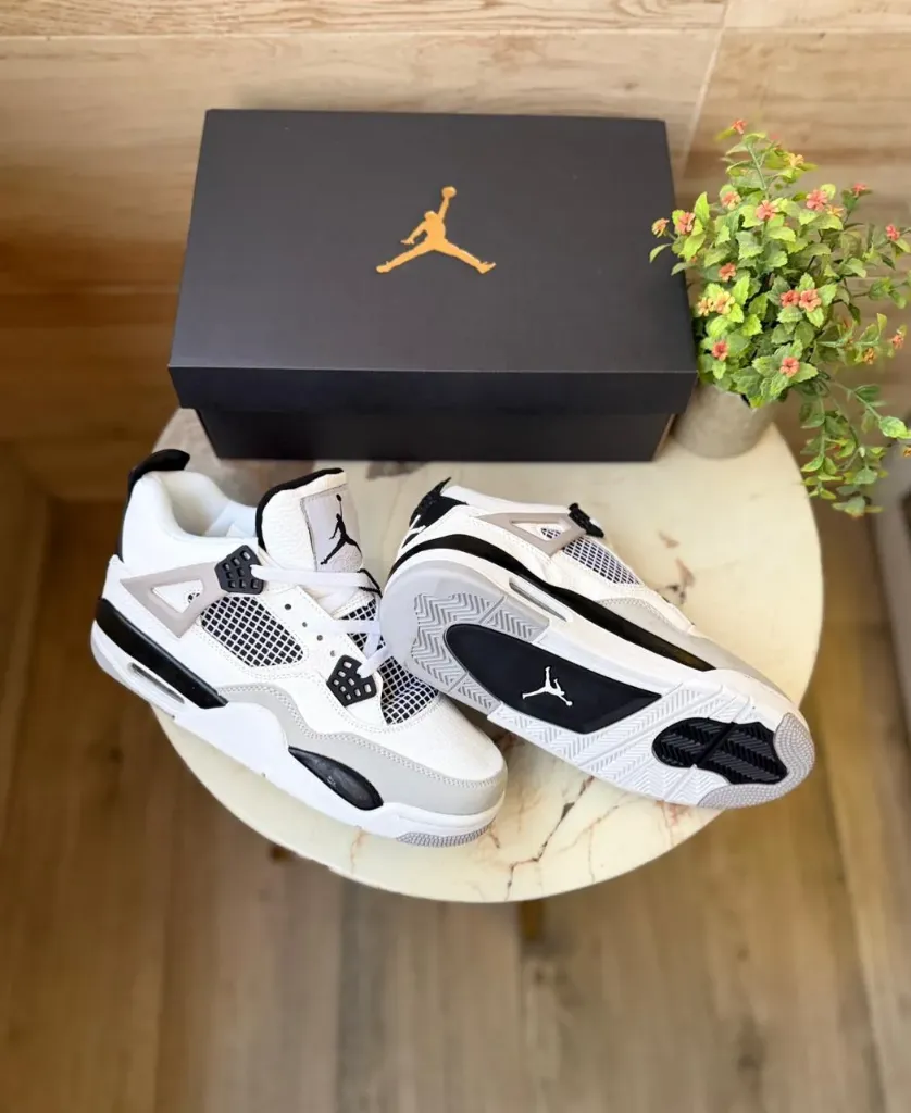 AIR JORDANS RETRO 4 MILITARY BLACK ARMY (Unisex) (40)