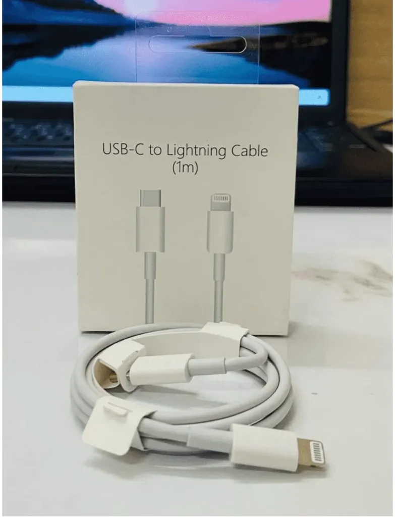 USB-C TO LIGHTING IPHONE CABLE