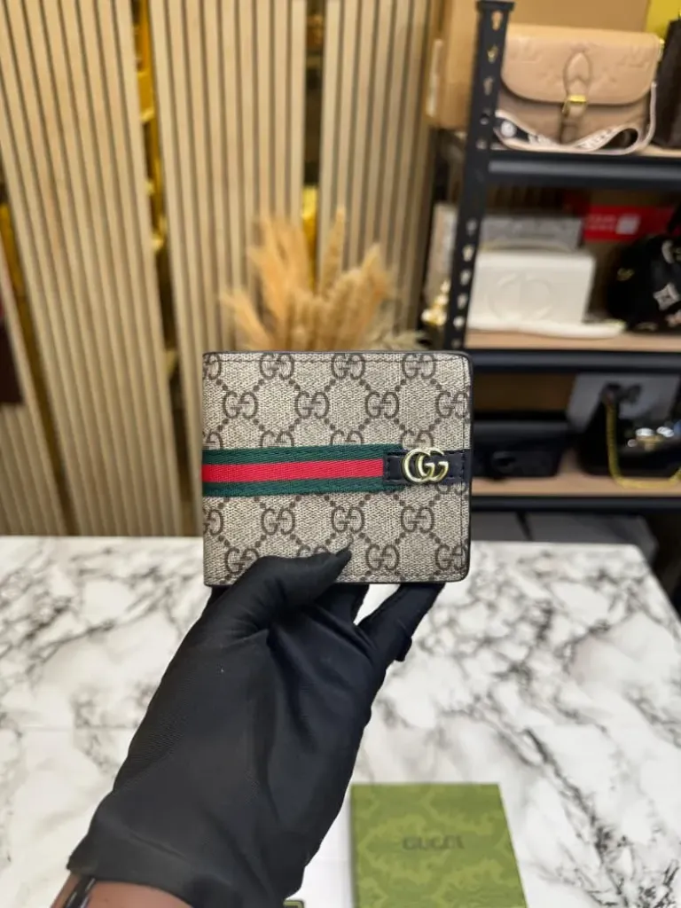 GUCCI GG SUPREME CANVAS BIFOLD WALLET WITH STRIPE (60223)