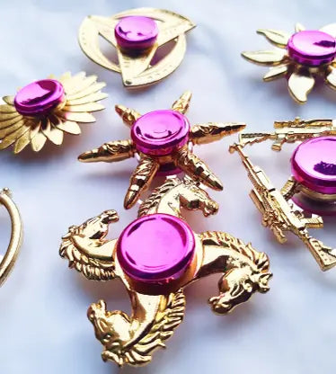 {1 Pcs} Random Design Gold Finger Hand Spinner Fidget Spinner Toys for Kids (Gold}