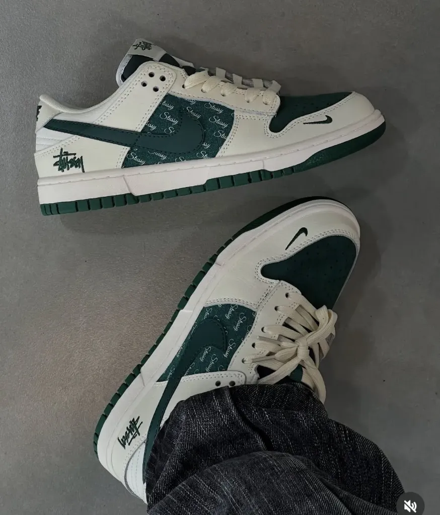 NIKE SB DUNK STUSSY DARK GREEN 2025 (40)