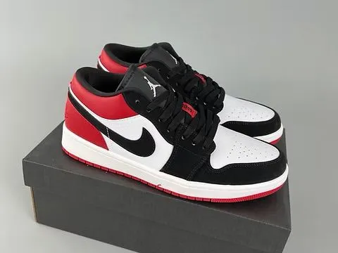 JORDAN ⁠RETRO 1 LOW ‘BLACK TOE’ (40)